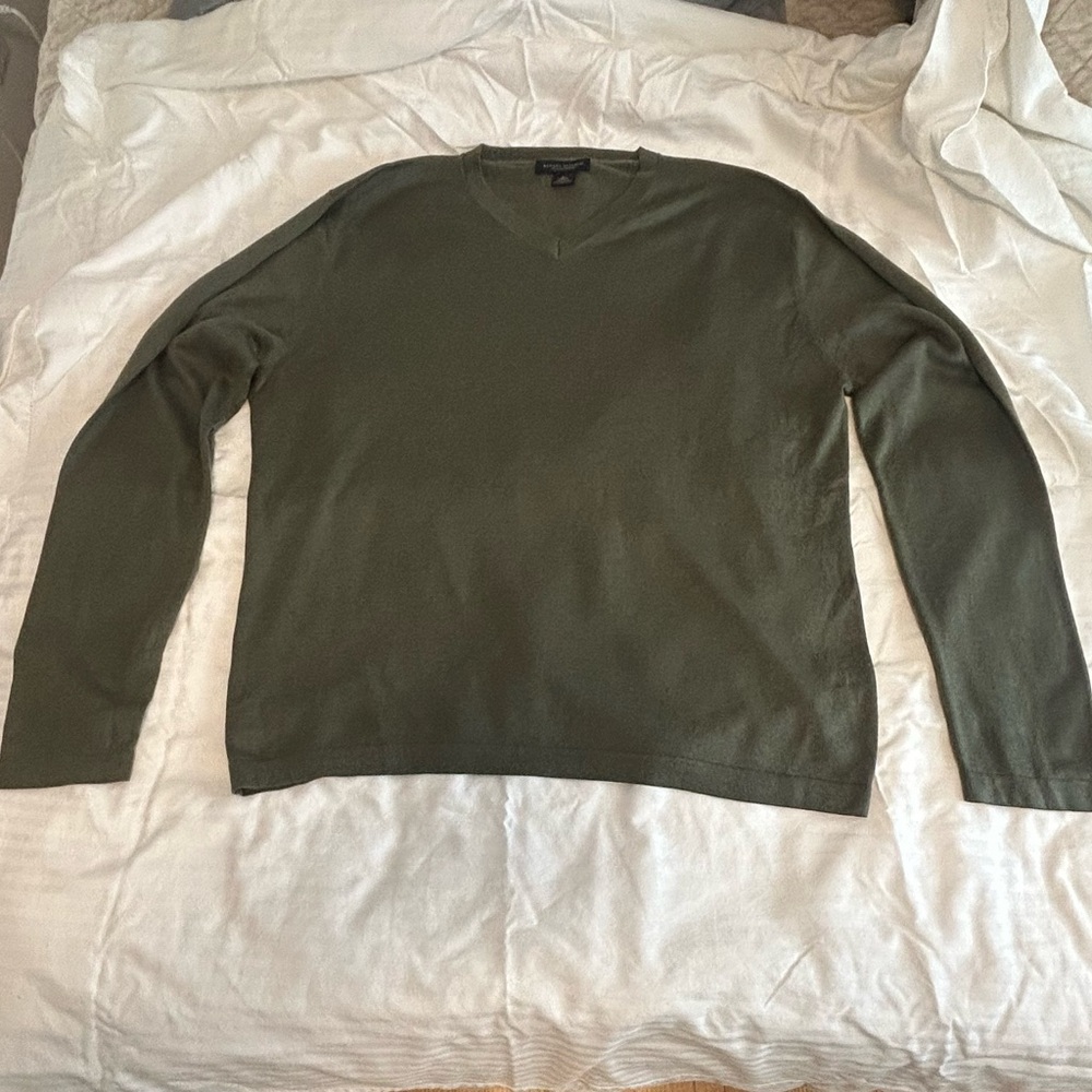 Banana Republic Men's Olive V-Neck Sweater